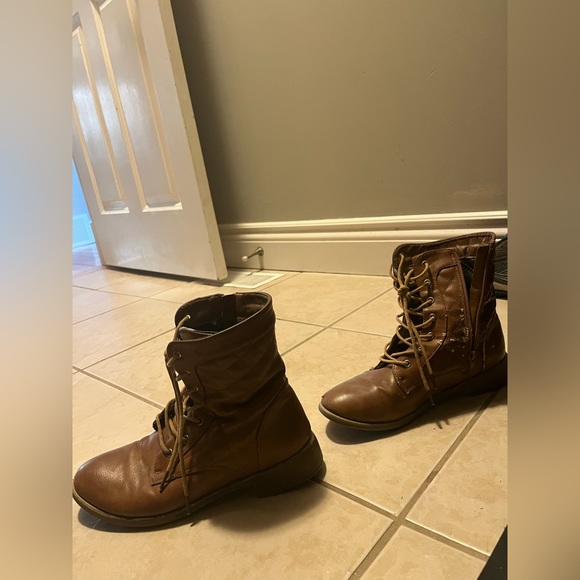 Brown zip up ladies boots - Picture 3 of 4